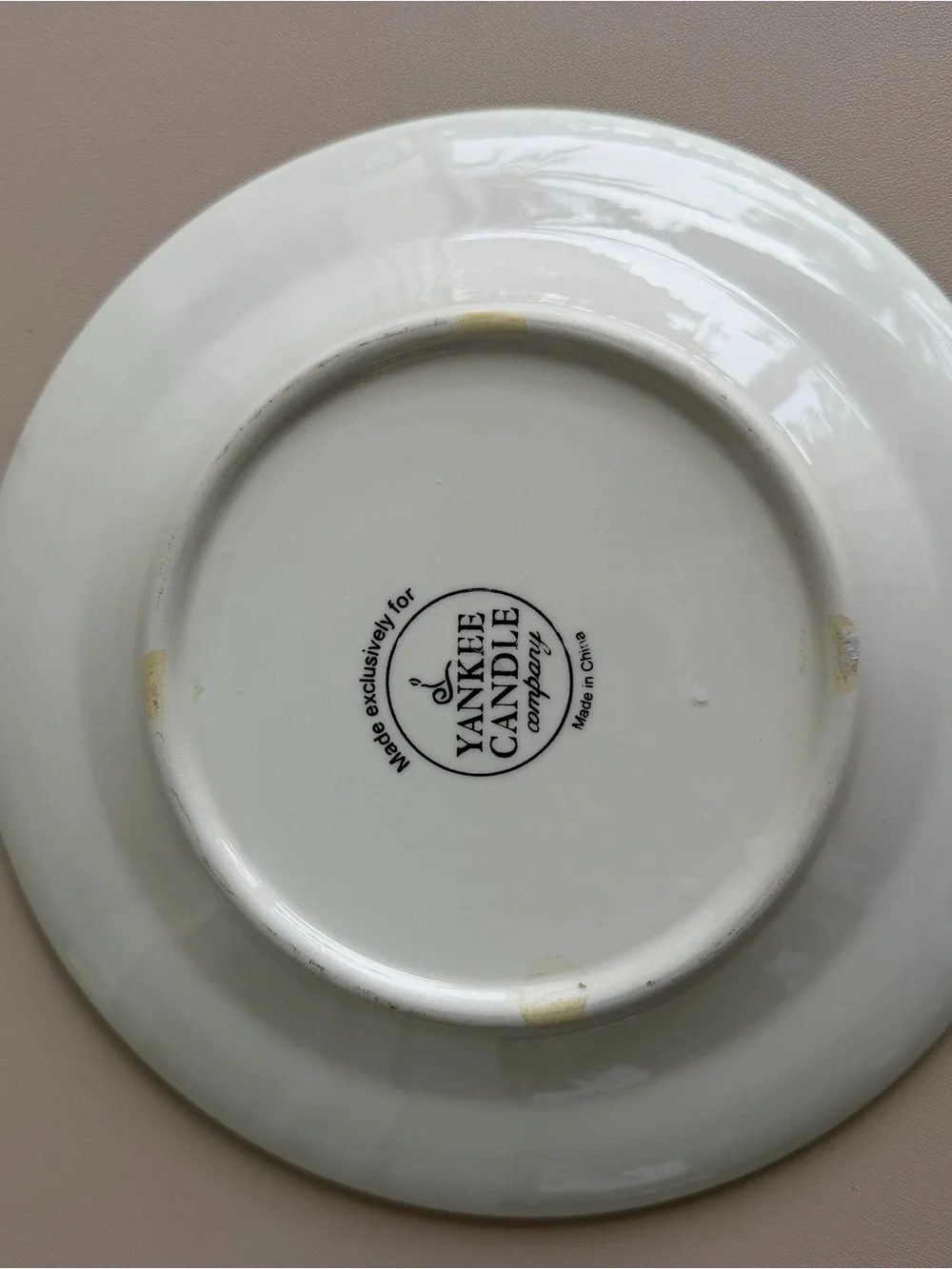 Retired Yankee Candle Christmas Holiday Plate 7.5” Berries & Bows